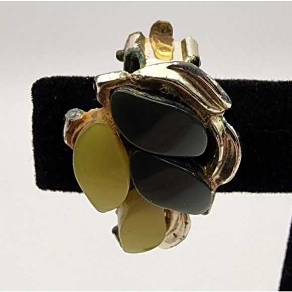 Vintage Clip on Green Earrings - Picture 3 of 5